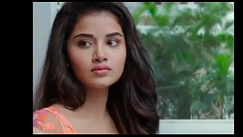 Anupama paramerswaran hot belly and boobs in saree