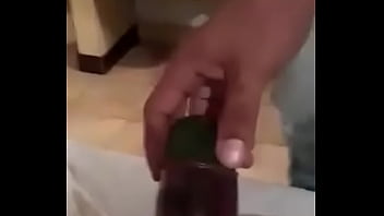 Ninfómana es calmada con pepino