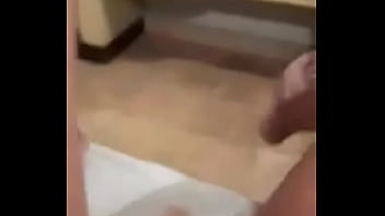 Ninfómana es calmada con pepino