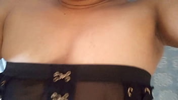 Pervertida hijastra traviesa haciendo squirting y se pone toda una loca masturbandose