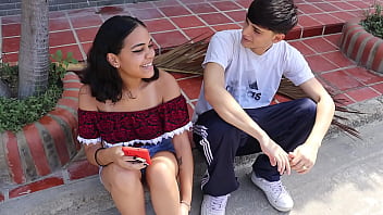 Chica llama a su hermanastro para que la visite un rato pero lo que el no sabe es que ella quiere follar con él y esta muy caliente porno en espanol Chica llama a su hermanastro para que la visite un rato pero lo que el no sabe es que ella quiere follar con él y esta muy caliente porno en espanol
