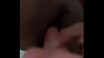 Mi traje de diabla me hace ver como una inocente puta novata