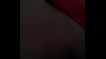 Mi traje de diabla me hace ver como una inocente puta novata