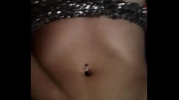 Chilena morena tocandose