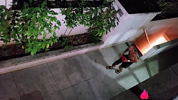 Morenaça gostosa foi surpreendida por rubro negro comendo seu cuzinho