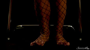 Filippa is polishing da meaty pearl in fishnet dress