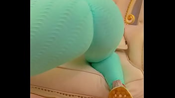 Sexy girl twerkting her big ass in jumpsuit