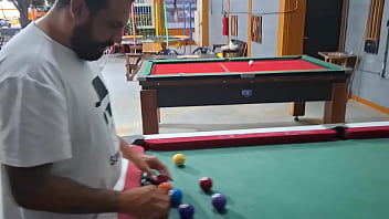 Ela não sabia jogar sinuca mas sabia levar vara na caçapa