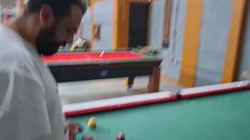 Ela não sabia jogar sinuca mas sabia levar vara na caçapa