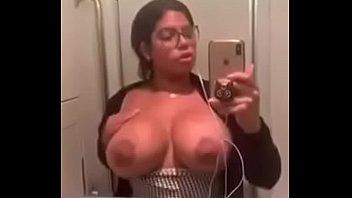 Madura tetona y culona se calienta en el tren