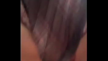 Es grabada teniendo sexo con su vecino