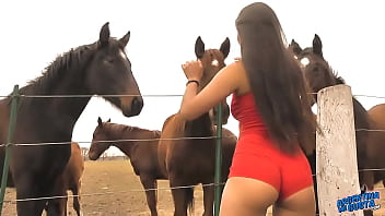 Amazing latina body outdoor shot