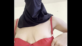 Arab hijab muslim niqab girl shows big boobs – huge tits sexy round titties busty arab babe cleavage