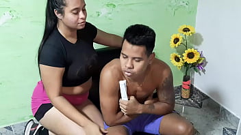 Me hace una buena mamada me deja con ganas de follar