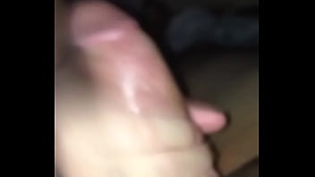 Puta batendo punheta no meu pau