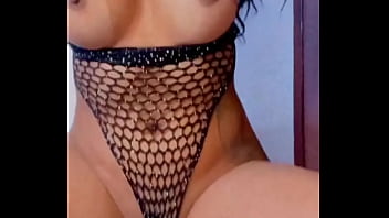 Gostosa fada tatuada grelo grande