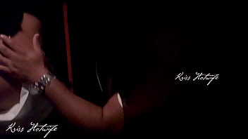 Kriss hotwife puta casada usando plug anal e chupando pau de estranho na cabine glory hole