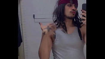 Indo pros perigos noturnos com uma versão calorenta do capitão ️