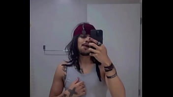 Indo pros perigos noturnos com uma versão calorenta do capitão ️