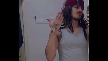 Indo pros perigos noturnos com uma versão calorenta do capitão ️