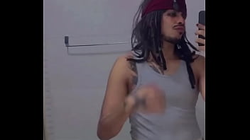 Indo pros perigos noturnos com uma versão calorenta do capitão ️