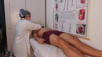 Paciente tem ereção ao sentir o toque da enfermeira