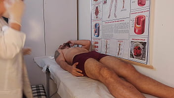 Paciente tem ereção ao sentir o toque da enfermeira