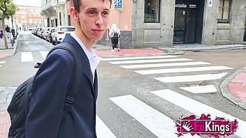 Two young guys busting the pussy of victoria arias in a threesome