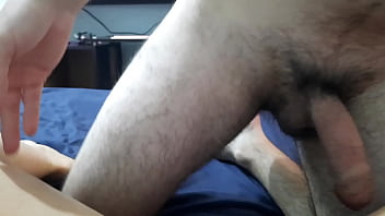 Divino el coño y las patas de esta chica culona por dios