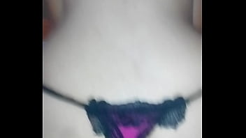 Tanga rosada cogiendo