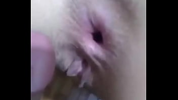 Devagarinho no meu cuzinho assim delícia