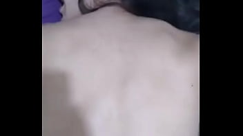 Devagarinho no meu cuzinho assim delícia