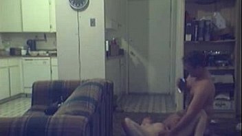 Camera espia pega esposa com outro homem