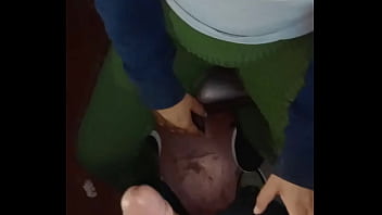 Me la mamo y tenemos sexo en cuatro y luego se toca