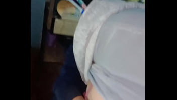 Me la mamo y tenemos sexo en cuatro y luego se toca