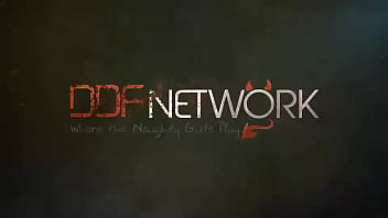 A milf and her magic wand poolside pussy play