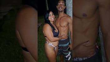 O corno filmou a esposa gozando com o pauzão do negão