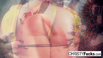 Hot tattooed babe gets wet