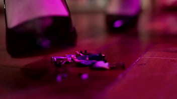 Giantess foot worship