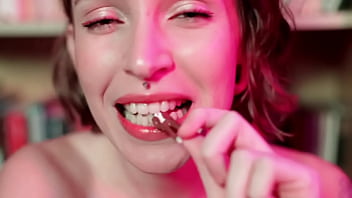 Giantess foot worship