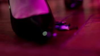 Giantess foot worship