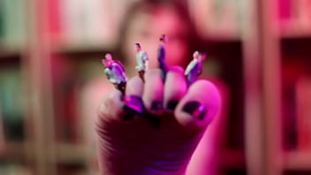 Giantess foot worship