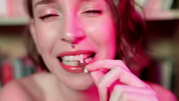 Giantess foot worship