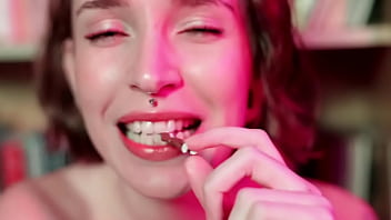 Giantess foot worship