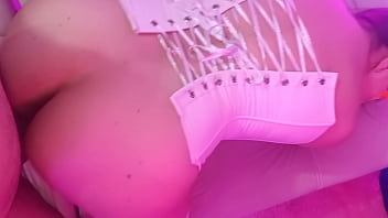 En este bar la camarera te folla si le ofreces algo de dinero solo ella conoce la habitación oculta 2