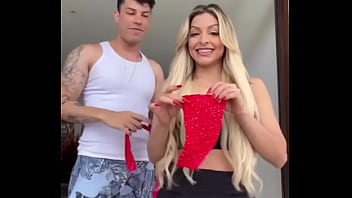 Loira gostosa linda na telinha Loira gostosa linda na telinha