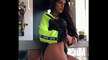 Loira gostosa linda na telinha