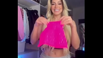 Loira gostosa linda na telinha