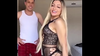 Loira gostosa linda na telinha