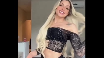 Loira gostosa linda na telinha